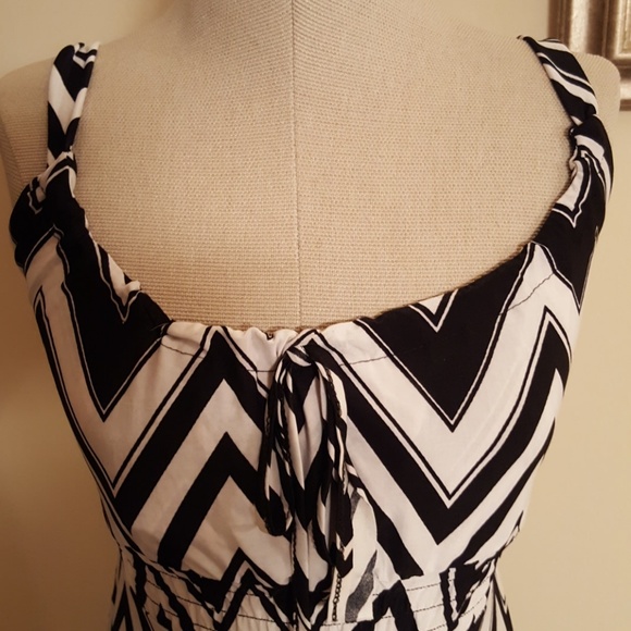 Sleeveless sun dress - Picture 2 of 8